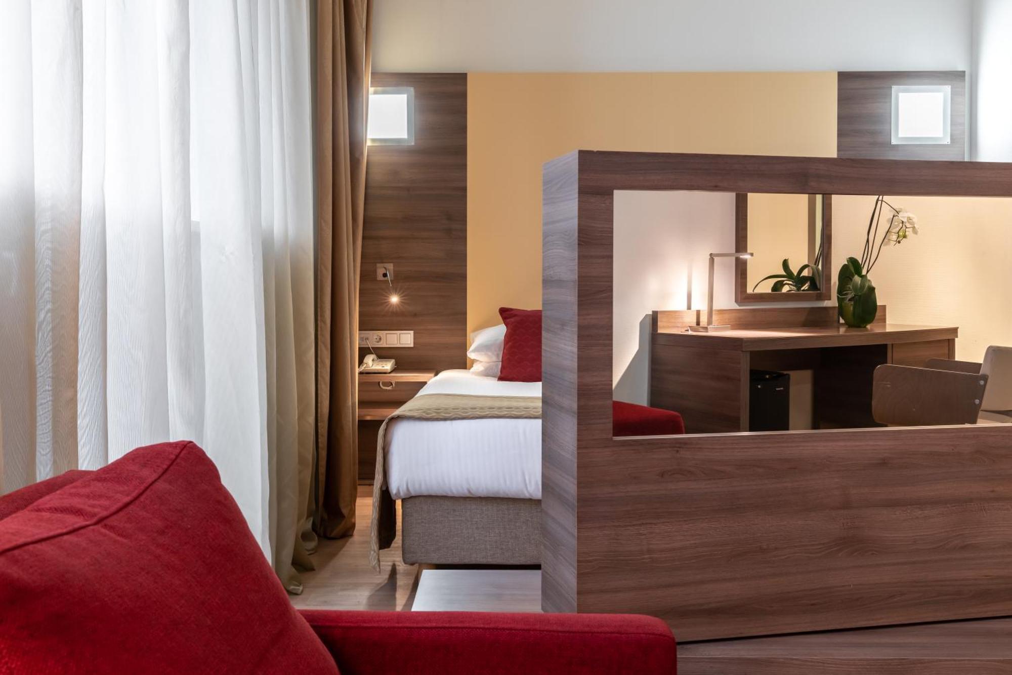 Ramada Encore Kiev Værelse billede